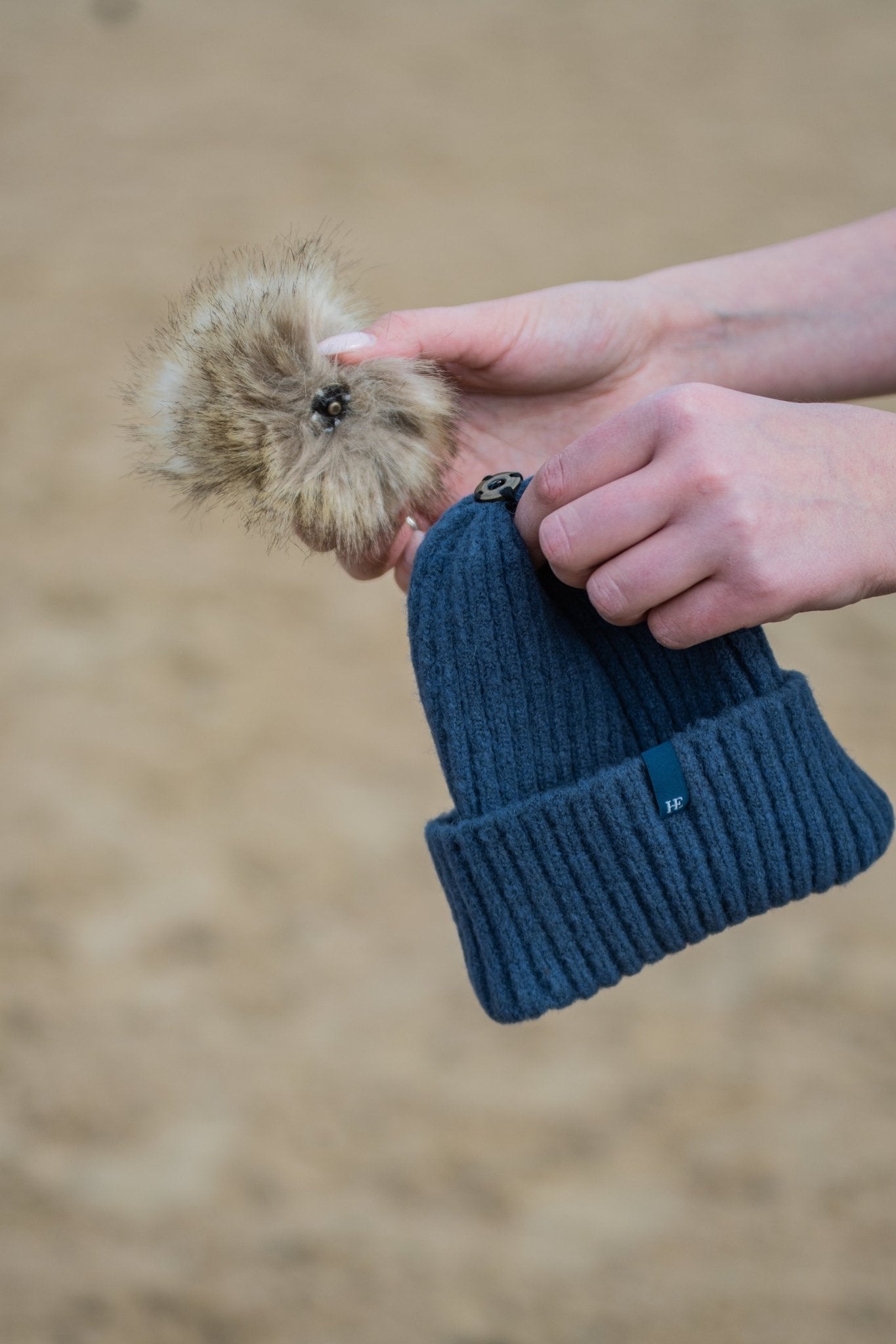 Bonnet avec pompon amovible - Hazel Equestrian
