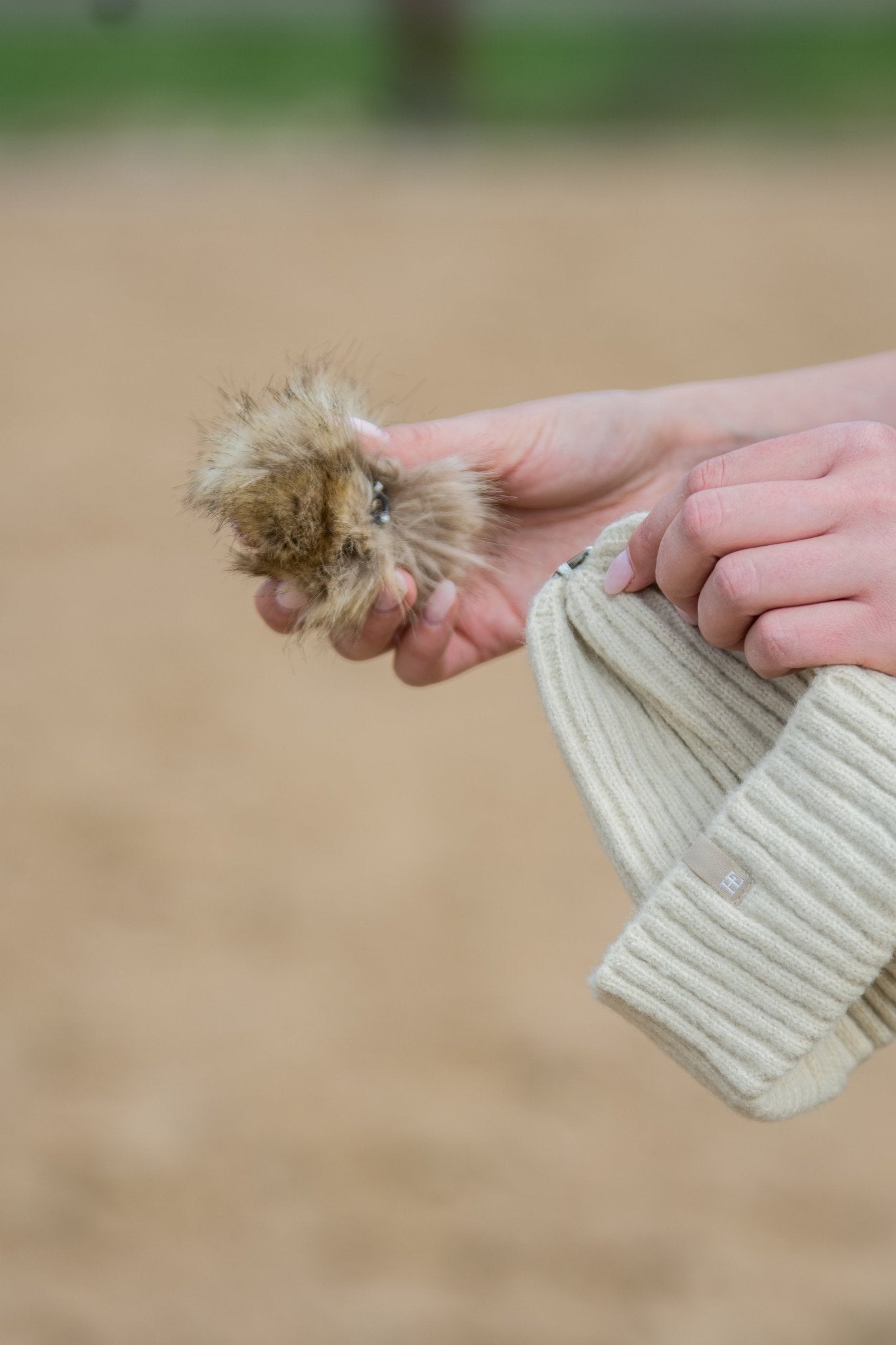 Bonnet avec pompon amovible - Hazel Equestrian